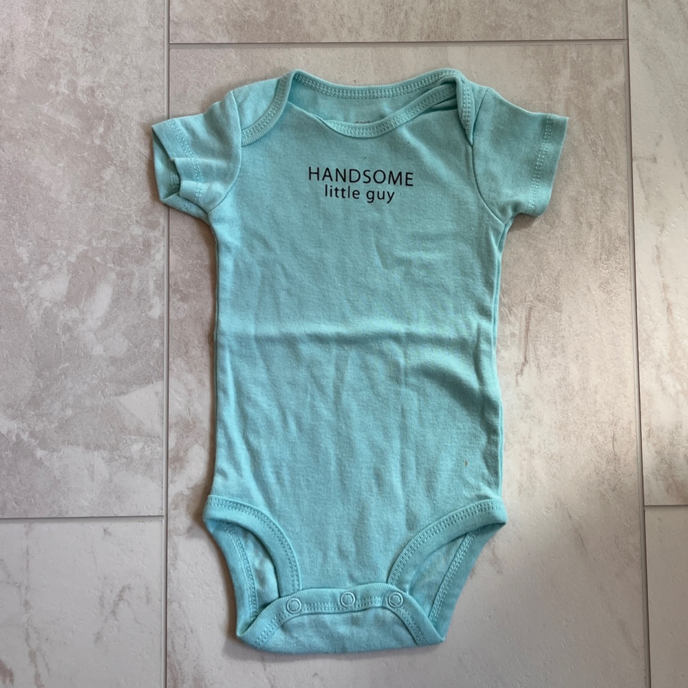 Carter’s baby blue short sleeve bodysuit. Size 3months